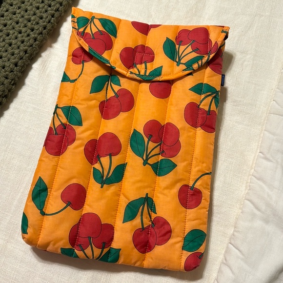 Baggu Puffy 16” Laptop Sleeve - Picture 1 of 2